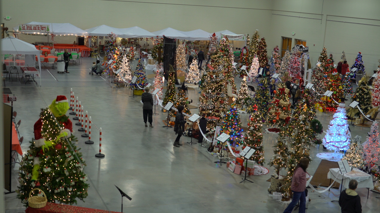 Event Center_Christmas Tree Regalia